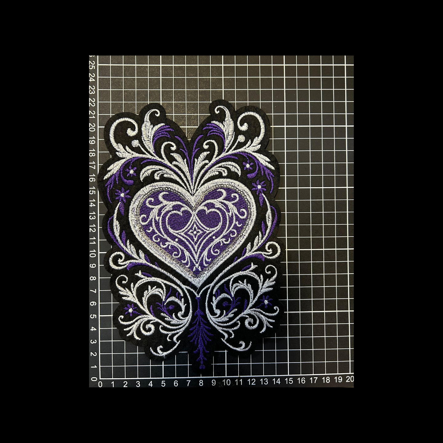 Parche Bordado Artesanal Termoadhesivo Corazón 1 PZ A53 Ariel