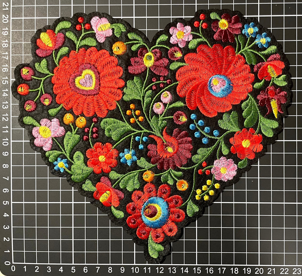 Parche Bordado Termoadhesivo para Ropa de Corazón con Flores 1 PZ C4 - Peletería León