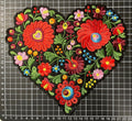 Parche Bordado Termoadhesivo para Ropa de Corazón con Flores 1 PZ C4 - Peletería León