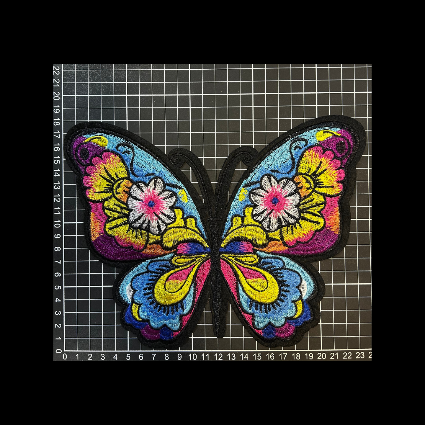 Parche Bordado Artesanal Termoadhesivo Mariposa 1 PZ C81 Ariel